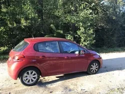 Czerwony Używany 2015 Peugeot 208 Hatchback | 21 000 zł