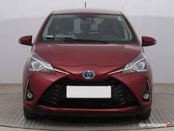 Bordowy Używany 2017 Toyota Yaris Hybrid Hatchback | 63 999 zł (Dość drogi)