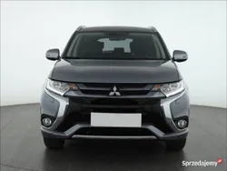 Srebrny Używany 2015 Mitsubishi Outlander P-HEV SUV | 68 999 zł