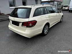 Beżowy Używany 2015 Mercedes E200 Kombi | 22 500 zł