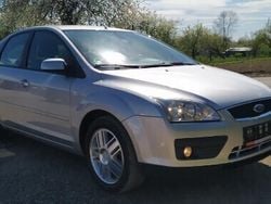 Srebrny Używany 2006 Ford Focus Ghia Hatchback | 10 900 zł (Uczciwa cena)