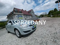 Zielony (metalik, perła) Używany 2010 Opel Astra Kombi | 12 500 zł (Dobra cena)