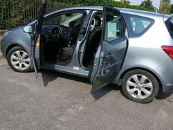 Szary Używany 2010 Opel Meriva Minivan | 17 000 zł (Uczciwa cena)