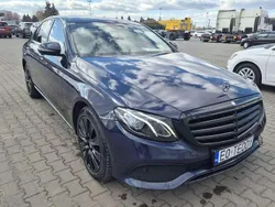 Niebieski ciemny Używany 2018 Mercedes E220 Sedan/Limuzyna | 67 000 zł (Dobra cena)