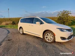 Biały Używany 2017 Chrysler Pacifica SUV | 89 000 zł (Uczciwa cena)