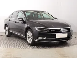 Czarny Używany 2018 VW Passat Sedan/Limuzyna | 74 999 zł (Uczciwa cena)