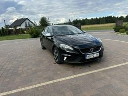 Czarny (metalik) Używany 2015 Volvo V40 Kombi | 29 800 zł (Uczciwa cena)