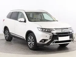 Biały Używany 2020 Mitsubishi Outlander SUV | 97 999 zł (Dość drogi)