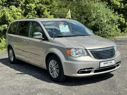 Beżowy (metalik) Używany 2013 Chrysler Town & Country Sedan/Limuzyna | 44 900 zł