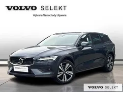 Niebieski Używany 2024 Volvo V60 CC Kombi | 204 000 zł