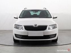 Biały Używany 2015 Skoda Octavia Kombi | 31 999 zł (Uczciwa cena)