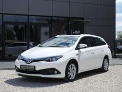Biały Używany 2018 Toyota Auris Hybrid Kombi | 39 999 zł (Uczciwa cena)