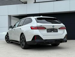 Biały (metalik) Używany 2024 BMW M550 Sedan/Limuzyna | 201 463 zł