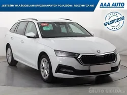 Biały Używany 2021 Skoda Octavia | 65 999 zł (Uczciwa cena)