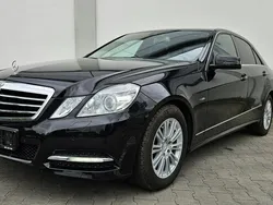 Czarny Używany 2011 Mercedes E200 Sedan/Limuzyna | 59 456 zł (Dość drogi)