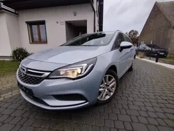 Niebieski Używany 2018 Opel Astra Kombi | 28 300 zł (Super Cena)