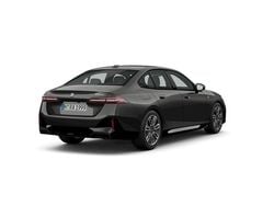 Szary sophisto z brylantowym połyskiem metalizowany Używany 2024 BMW 520 Comfort Edition Sedan/Limuzyna | 229 900 zł (Super Cena)