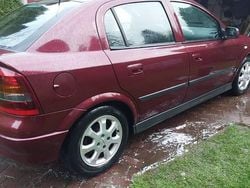 Bordowy Używany 2003 Opel Astra Hatchback | 3900 zł (Uczciwa cena)