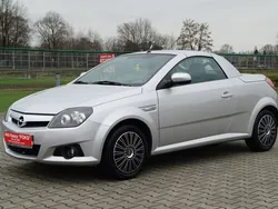 Srebrny (metalik) Używany 2005 Opel Tigra Kabriolet | 11 800 zł