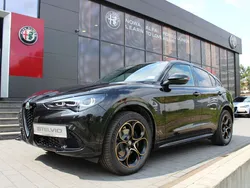 Lakier metalizowany czarny volcano black Nowe 2025 Alfa Romeo Stelvio SUV | 249 220 zł