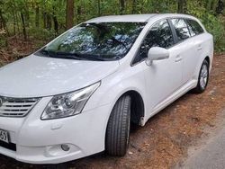 Biały Używany 2010 Toyota Avensis Kombi | 25 000 zł (Uczciwa cena)