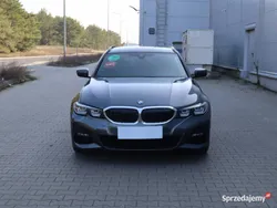 Szary Używany 2020 BMW 318 Kombi | 96 999 zł