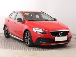 Czerwony Używany 2018 Volvo V40 CC Kombi | 75 999 zł