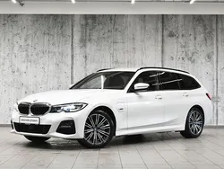 Alpine white 3 Używany 2021 BMW 330e Shadowline Kombi | 149 700 zł (Uczciwa cena)