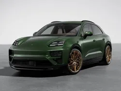 Oak green metallic neo Nowe 2024 Porsche Macan Turbo SUV | 662 873 zł