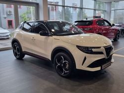 Lakier pastelowy biały z czarnym dachem sempione Nowe 2025 Alfa Romeo Junior Edizione Speciale SUV | 136 224 zł