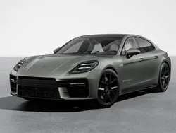 Aventurine green metallic Nowe 2024 Porsche Panamera 4S Sedan/Limuzyna | 838 704 zł (Uczciwa cena)