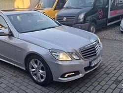 Srebrny Używany 2010 Mercedes E250 Avantgarde Sedan/Limuzyna | 20 500 zł