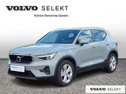 Szary Używany 2024 Volvo XC40 SUV | 158 900 zł (Uczciwa cena)