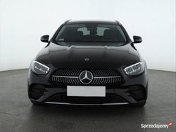 Czarny Używany 2021 Mercedes E220 Kombi | 149 999 zł (Uczciwa cena)