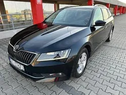 Czarny Używany 2018 Skoda Superb Kombi | 61 900 zł (Uczciwa cena)