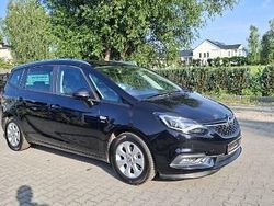 Czarny Używany 2017 Opel Zafira Minivan | 47 900 zł (Uczciwa cena)