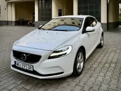 Biały Używany 2016 Volvo V40 Kinetic Kombi | 59 900 zł (Uczciwa cena)