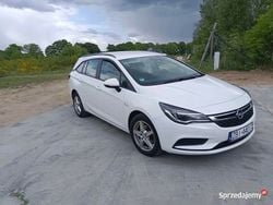 Biały Używany 2018 Opel Astra Kombi | 25 999 zł (Uczciwa cena)