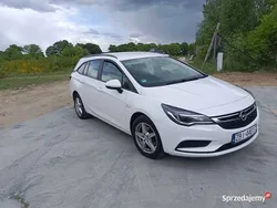Biały Używany 2018 Opel Astra Kombi | 26 399 zł (Uczciwa cena)