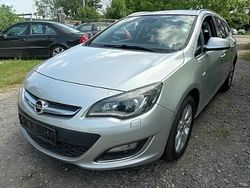 Czarny Używany 2011 Opel Astra Hatchback | 24 900 zł (Drogi)