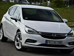 Biały (metalik) Używany 2016 Opel Astra Hatchback | 46 900 zł (Dość drogi)