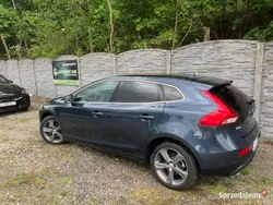 Granatowy Używany 2017 Volvo V40 Kombi | 49 900 zł (Uczciwa cena)