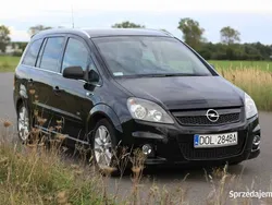Czarny Używany 2011 Opel Zafira OPC Minivan | 23 900 zł (Uczciwa cena)