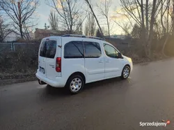Biały Używany 2012 Peugeot Partner Minivan | 22 900 zł (Dość drogi)
