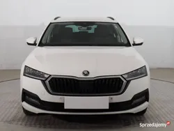 Biały Używany 2020 Skoda Octavia Kombi | 67 999 zł (Uczciwa cena)