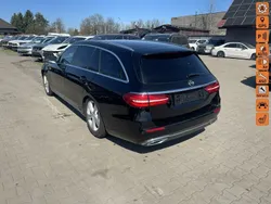 Czarny (metalik) Używany 2017 Mercedes E220 Kombi | 27 900 zł