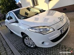 Biały Używany 2010 Renault Mégane III Hatchback | 11 900 zł (Uczciwa cena)