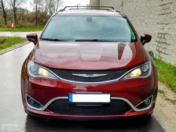 Bordowy Używany 2017 Chrysler Pacifica SUV | 82 900 zł (Drogi)