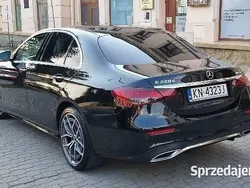 Czarny Używany 2021 Mercedes E220 AMG Sedan/Limuzyna | 168 800 zł (Uczciwa cena)