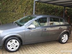 Grafitowy Używany 2011 Opel Astra Hatchback | 15 400 zł (Dobra cena)